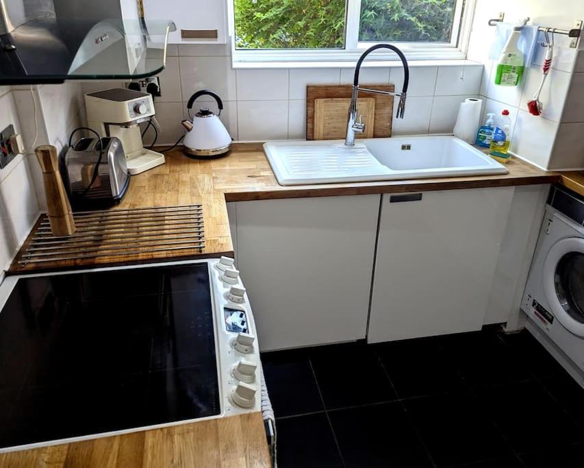 Charming 2-Bed Garden Flat Apartment London Ngoại thất bức ảnh