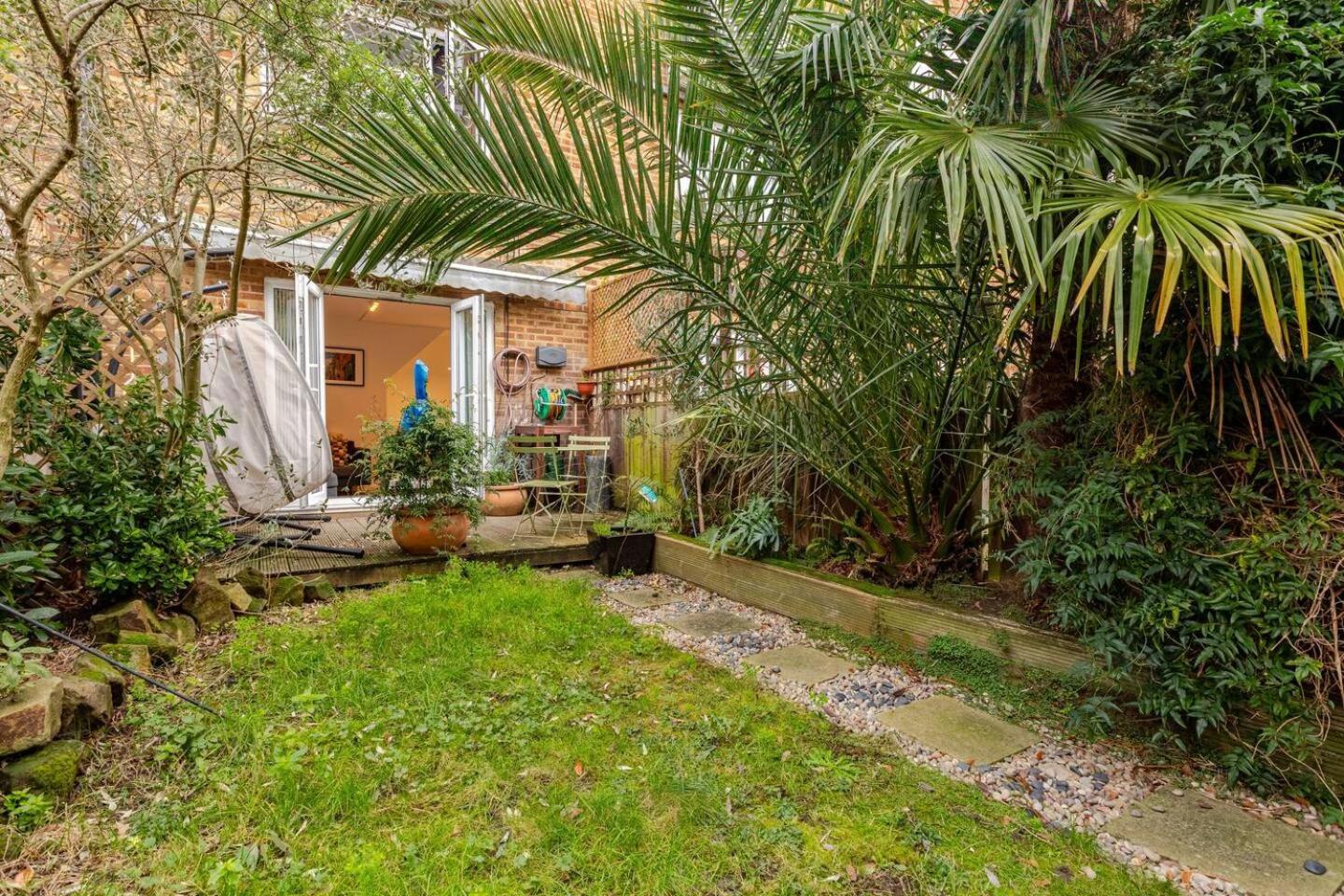 Charming 2-Bed Garden Flat Apartment London Ngoại thất bức ảnh