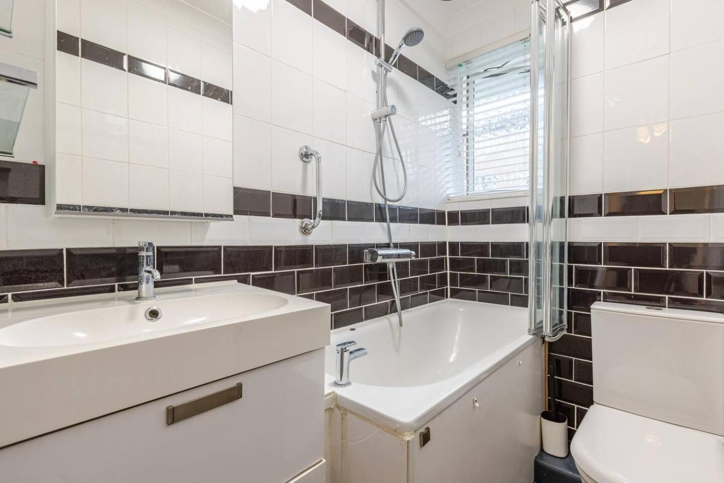 Charming 2-Bed Garden Flat Apartment London Ngoại thất bức ảnh